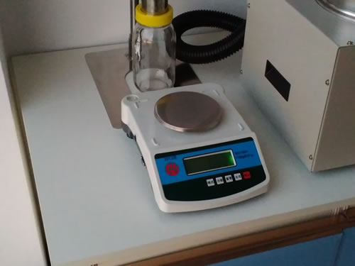 510-85 中国药典2015年版第二法筛分法中的空气喷射筛分法的注意事项是什么？